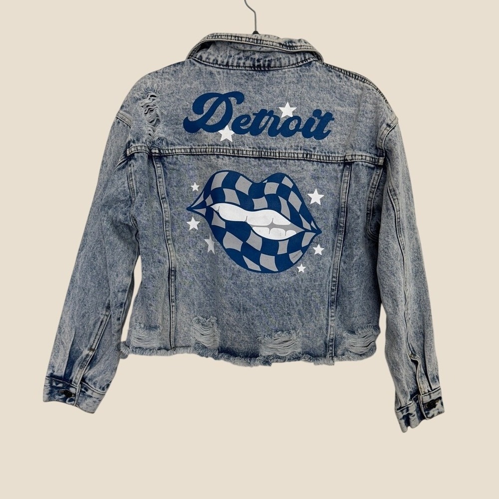 Detroit Checkered Lips Game Day Jean Denim Cropped Jacket Acid Wash Size Medium